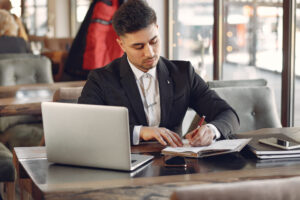 Como Escrever um Blog Jurídico com SEO: Dicas para Advogados