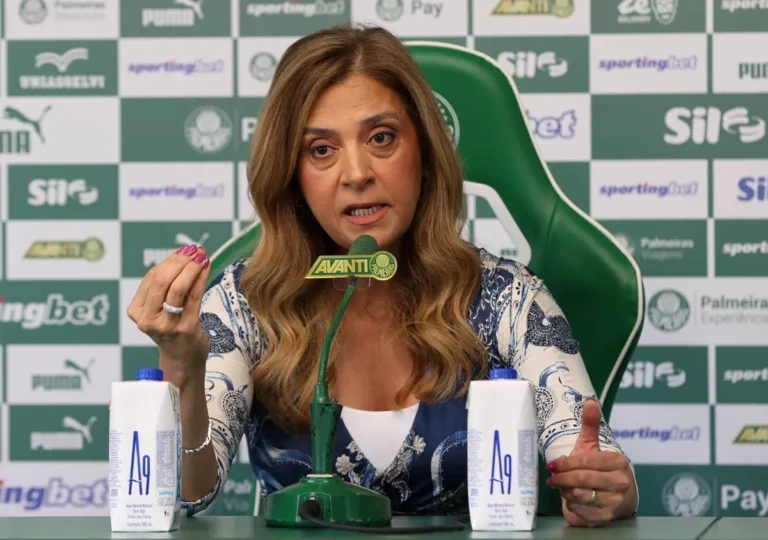 Presidente do Palmeiras, Leila Pereira, durante coletiva no Palmeiras.